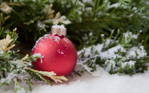 boule de Nol dans la neige